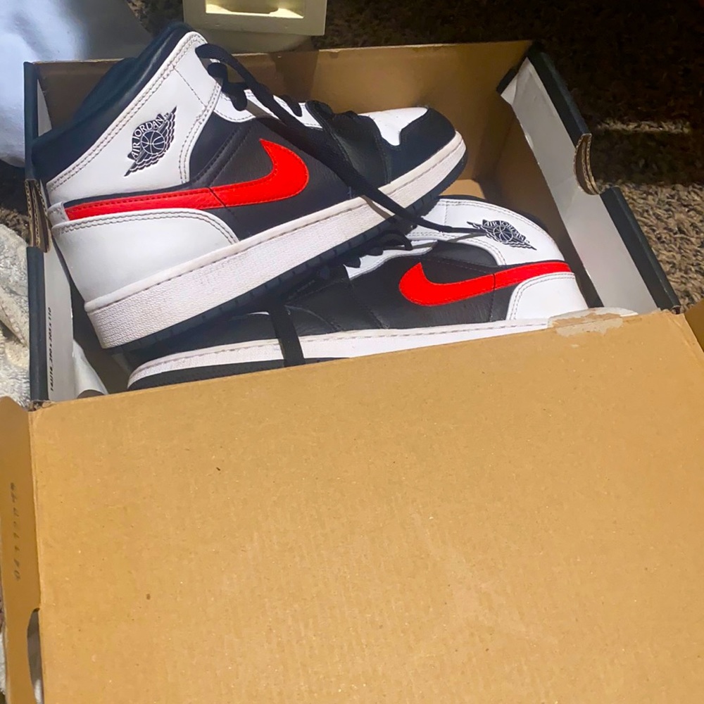 Jordan mids not fake